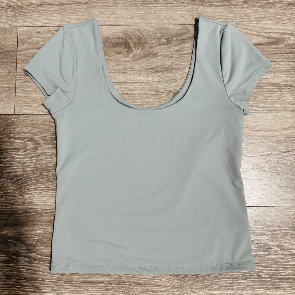 Old Navy Womens Double Layer Sage Green Scoop Neck Activewear Short Sleeve Top M
